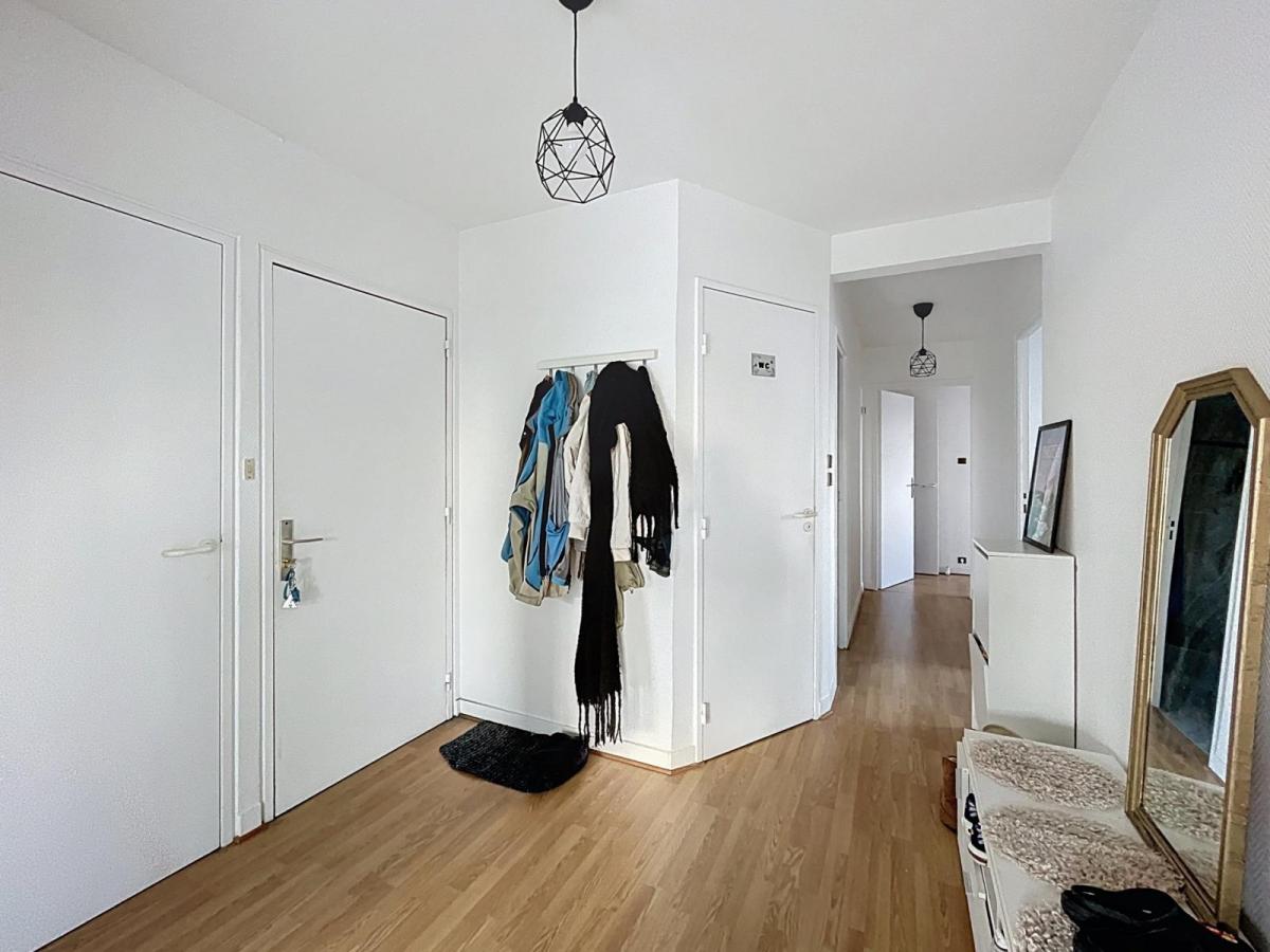 BEL APPARTEMENT T4 AVEC TRIPLE EXPOSITION ET GRAND BALCON