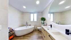 LOPERHET : Maison de plain pied T7 et un T2 indépendant avec un grand garage et un atelier au coeur du bourg