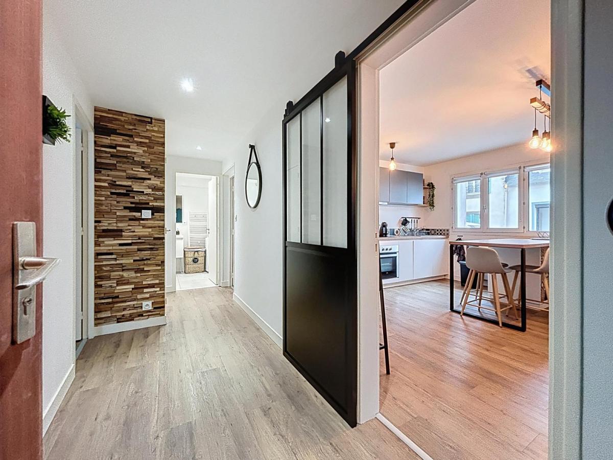 CENTRE-VILLE : joli appartement deux chambres, garage en meublé