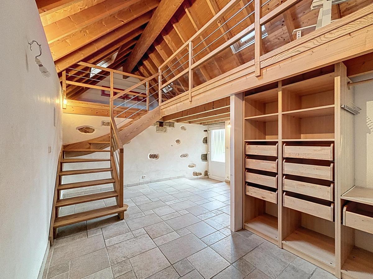 LANDÉDA : proche mer, jolie maison en pierres atypique