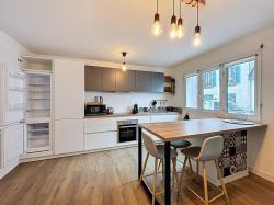CENTRE-VILLE : joli appartement deux chambres, garage en meublé