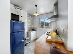 PROXIMITE CENTRE-VILLE : AGRÉABLE APPARTEMENT DEUX CHAMBRES AVEC MOBILIER