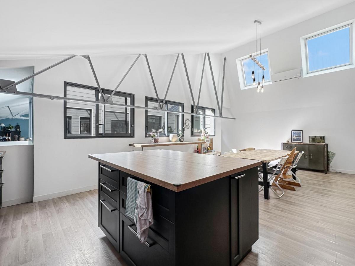 BREST : atypique appartement T6 bis industriel avec garage