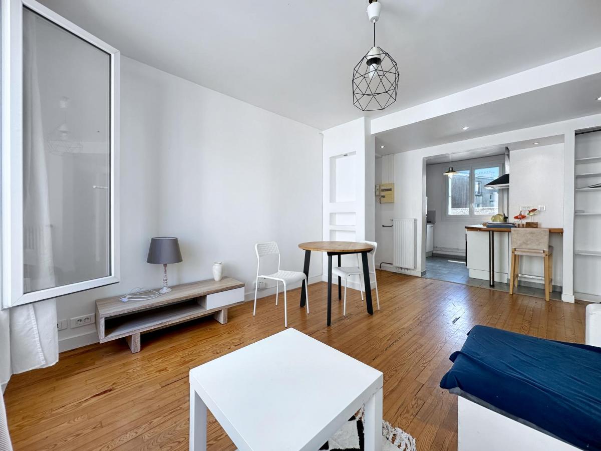 PROXIMITE CENTRE-VILLE : AGRÉABLE APPARTEMENT DEUX CHAMBRES AVEC MOBILIER