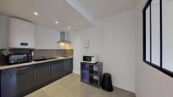 LOPERHET : Maison de plain pied T7 et un T2 indépendant avec un grand garage et un atelier au coeur du bourg