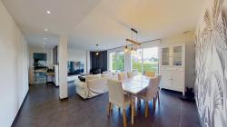 LOPERHET : Maison de plain pied T7 et un T2 indépendant avec un grand garage et un atelier au coeur du bourg