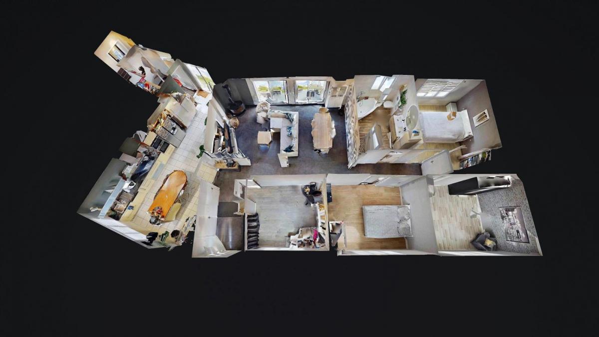 LOPERHET : Maison de plain pied T7 et un T2 indépendant avec un grand garage et un atelier au coeur du bourg