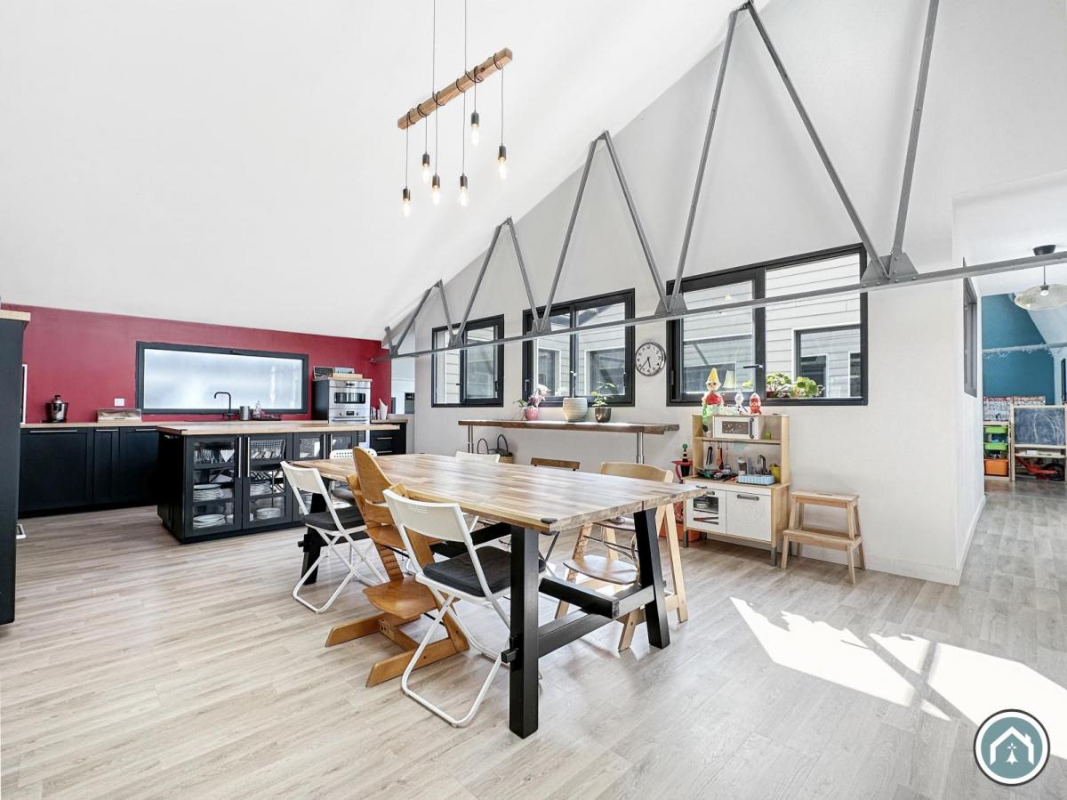 BREST : atypique appartement T6 bis industriel avec garage