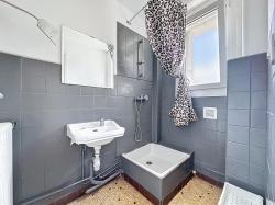 PROXIMITE CENTRE-VILLE : AGRÉABLE APPARTEMENT DEUX CHAMBRES AVEC MOBILIER