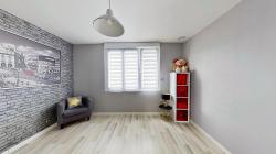 LOPERHET : Maison de plain pied T7 et un T2 indépendant avec un grand garage et un atelier au coeur du bourg