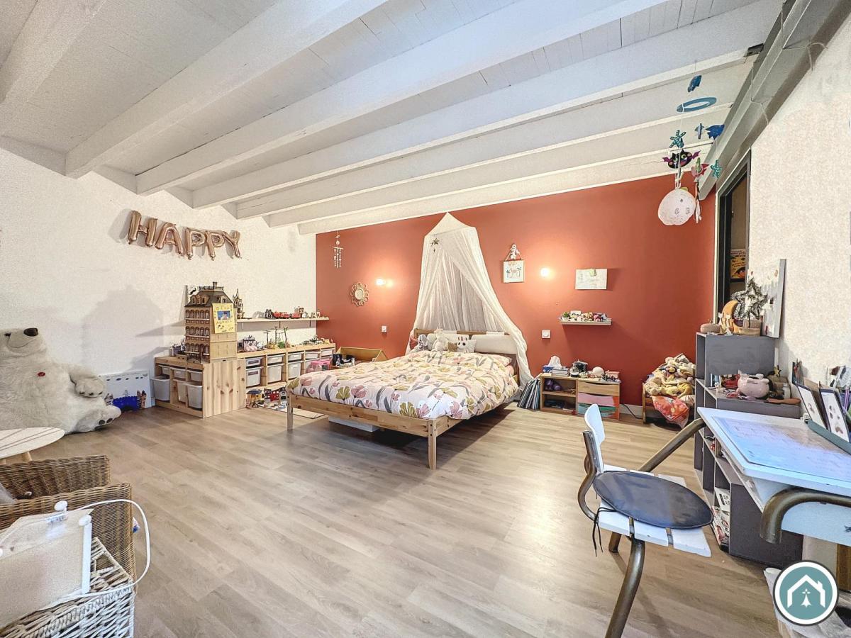 BREST : atypique appartement T6 bis industriel avec garage