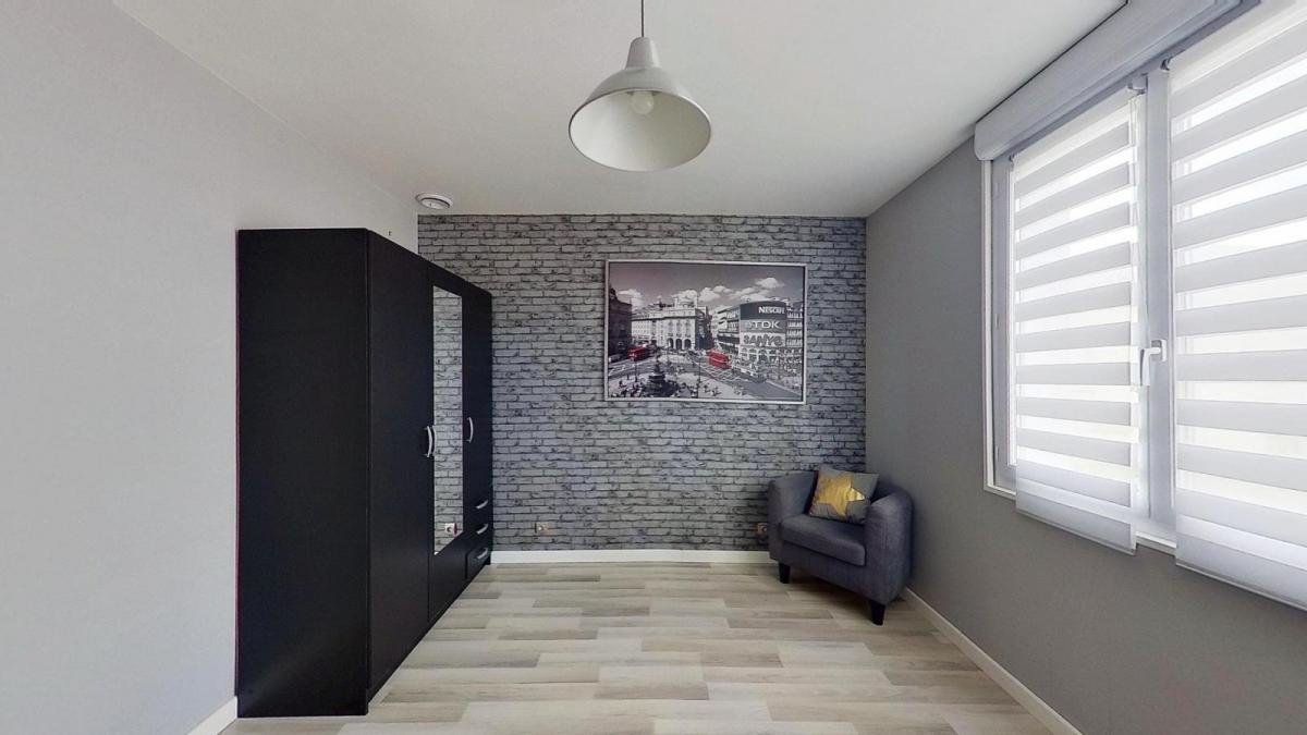 LOPERHET : Maison de plain pied T7 et un T2 indépendant avec un grand garage et un atelier au coeur du bourg