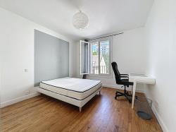 PROXIMITE CENTRE-VILLE : AGRÉABLE APPARTEMENT DEUX CHAMBRES AVEC MOBILIER