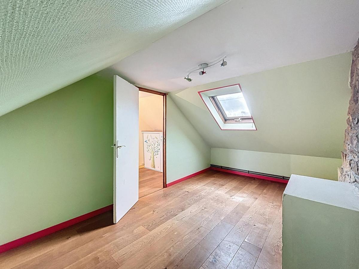 LANDÉDA : proche mer, jolie maison en pierres atypique