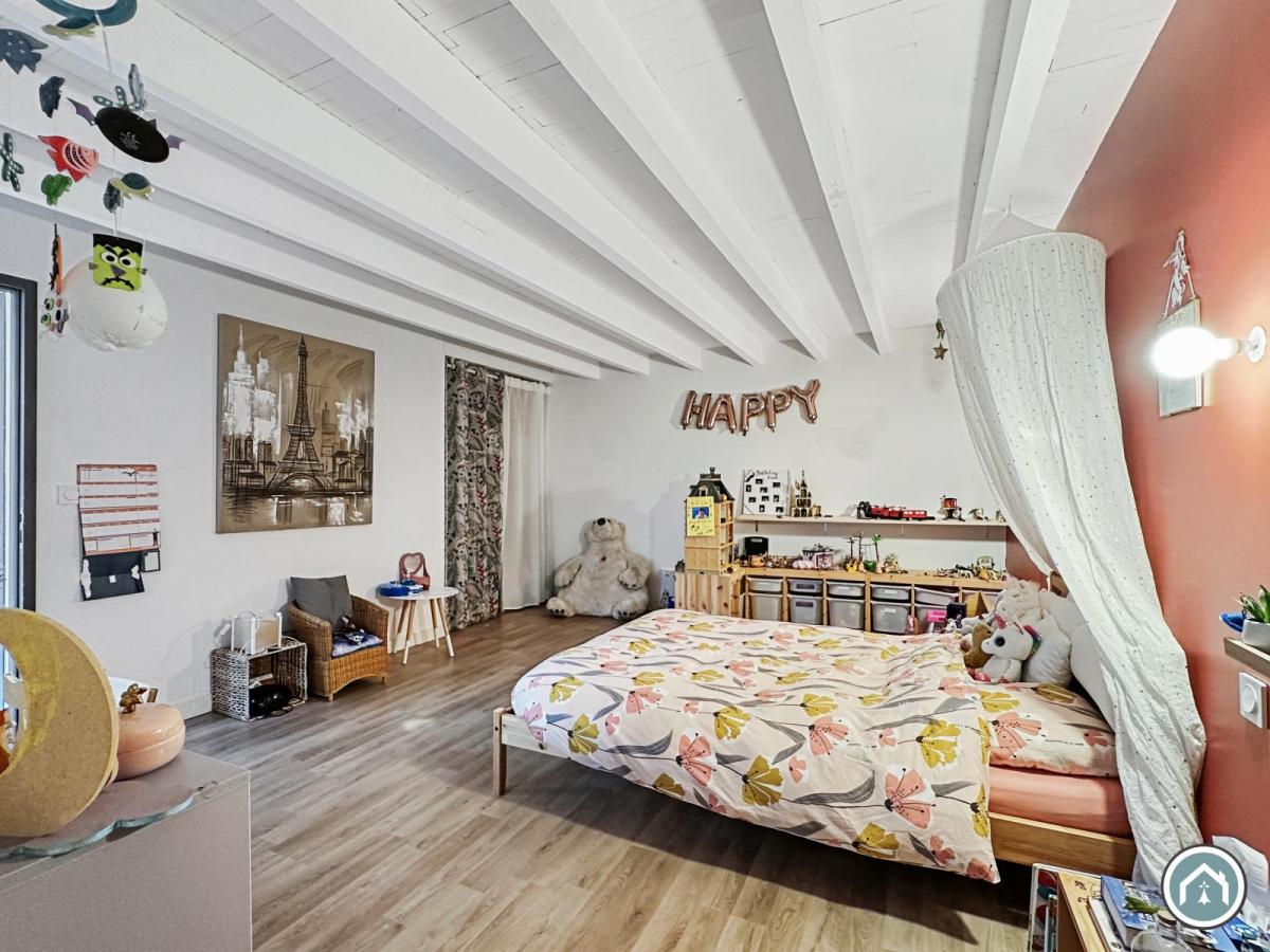 BREST : atypique appartement T6 bis industriel avec garage