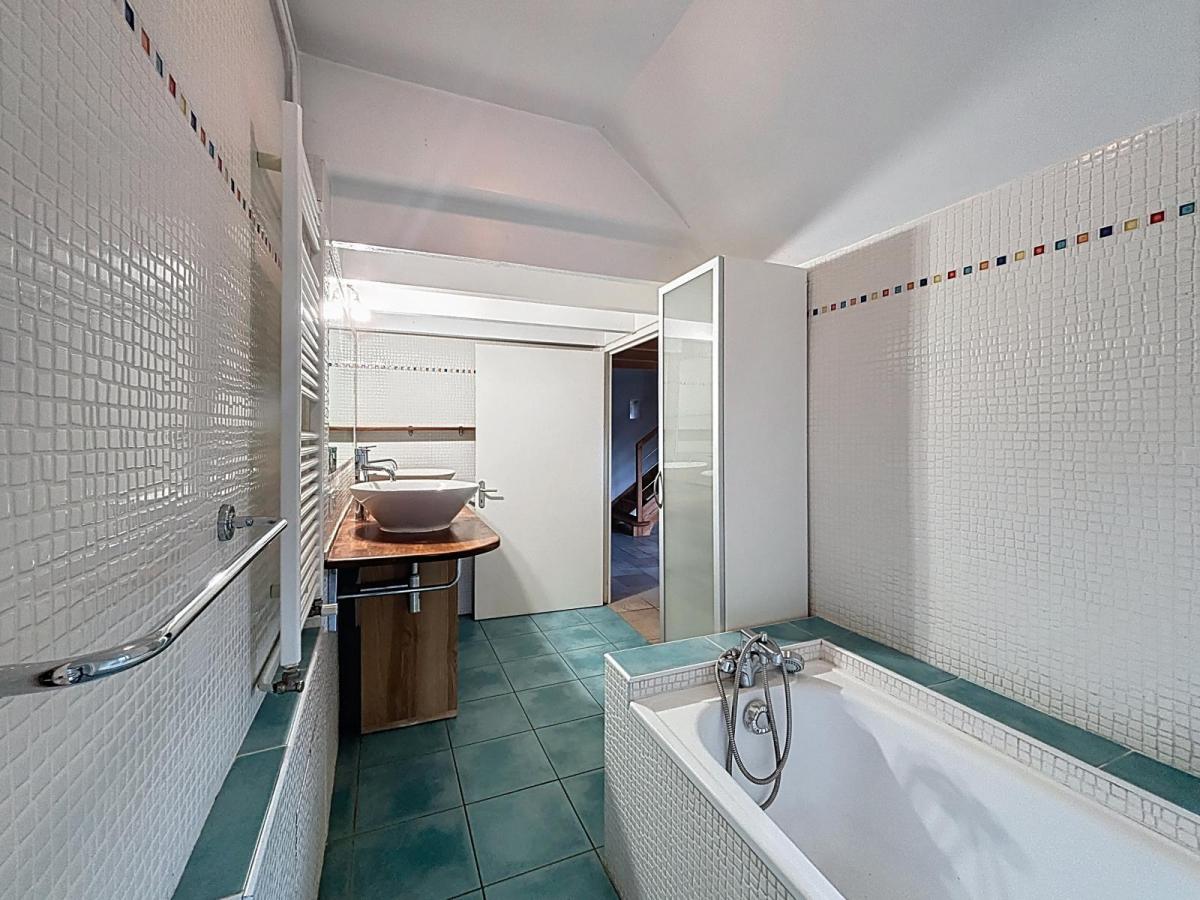 LANDÉDA : proche mer, jolie maison en pierres atypique