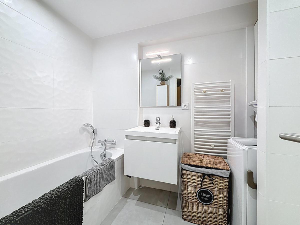 CENTRE-VILLE : joli appartement deux chambres, garage en meublé