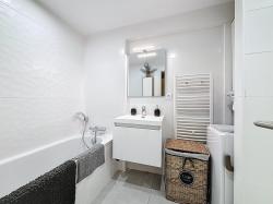 CENTRE-VILLE : joli appartement deux chambres, garage en meublé