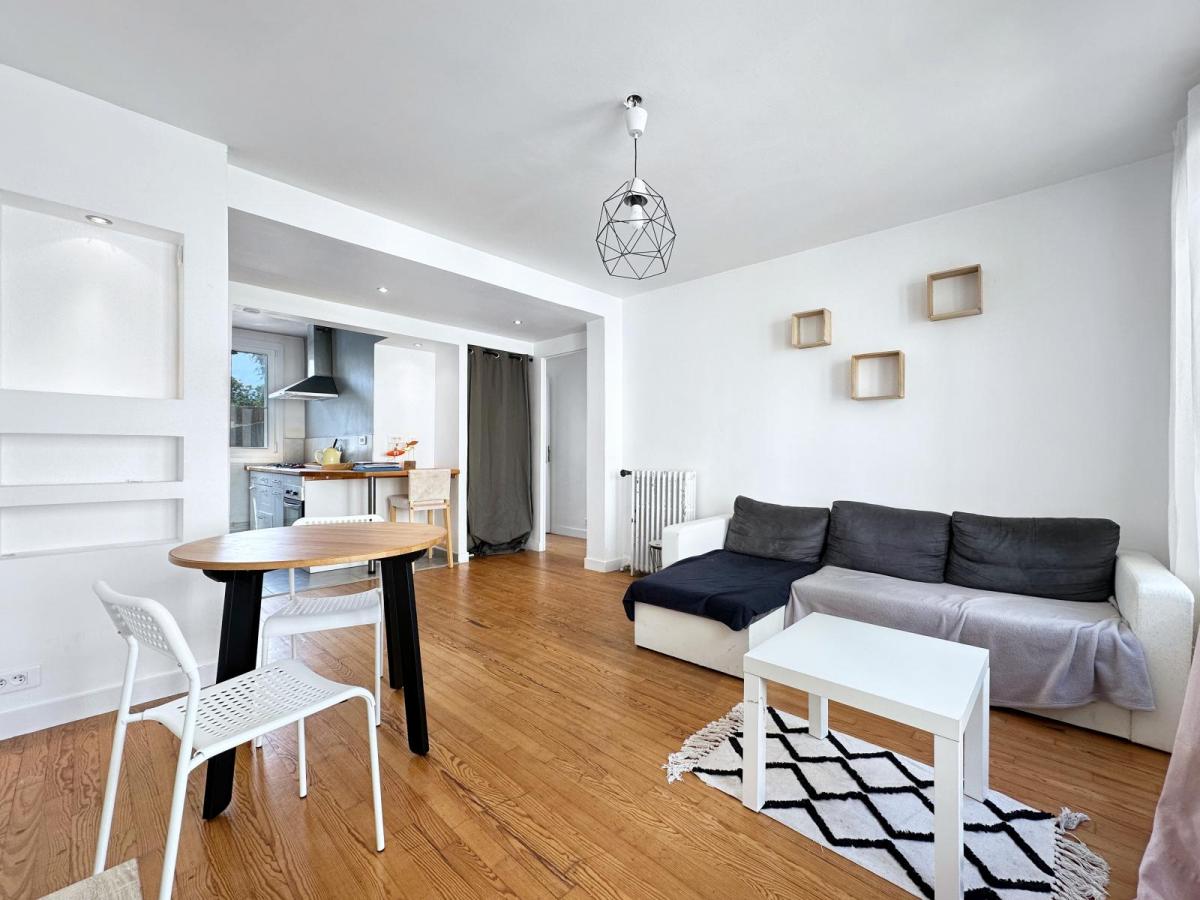 PROXIMITE CENTRE-VILLE : AGRÉABLE APPARTEMENT DEUX CHAMBRES AVEC MOBILIER