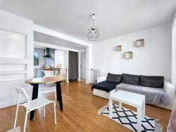 PROXIMITE CENTRE-VILLE : AGRÉABLE APPARTEMENT DEUX CHAMBRES AVEC MOBILIER