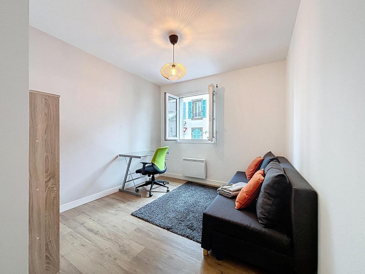 CENTRE-VILLE : joli appartement deux chambres, garage en meublé