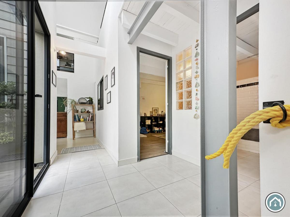 BREST : atypique appartement T6 bis industriel avec garage