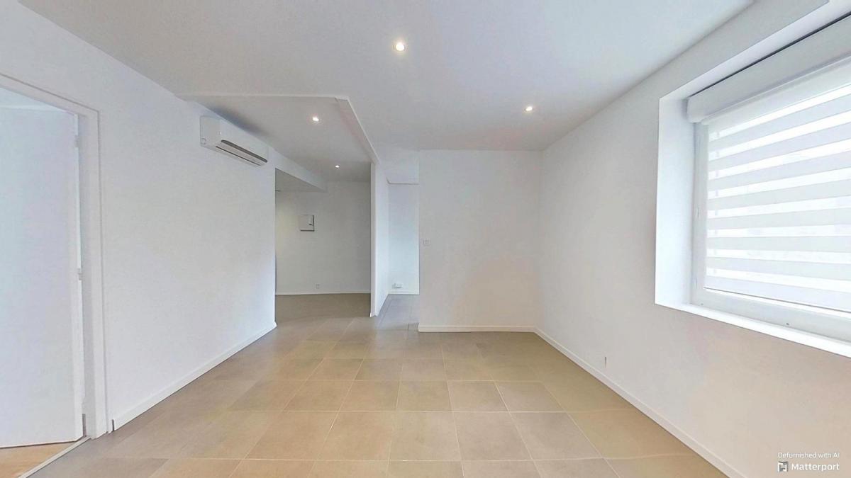 LOPERHET : Maison de plain pied T7 et un T2 indépendant avec un grand garage et un atelier au coeur du bourg