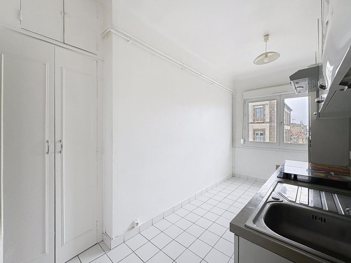 HYPER CENTRE BREST : A LOUER  AGRÉABLE APPARTEMENT DE 2 CHAMBRES AVEC VUE DÉGAGÉE
