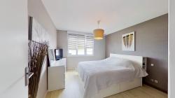 LOPERHET : Maison de plain pied T7 et un T2 indépendant avec un grand garage et un atelier au coeur du bourg