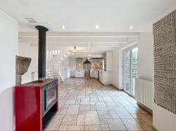 LANDÉDA : proche mer, jolie maison en pierres atypique