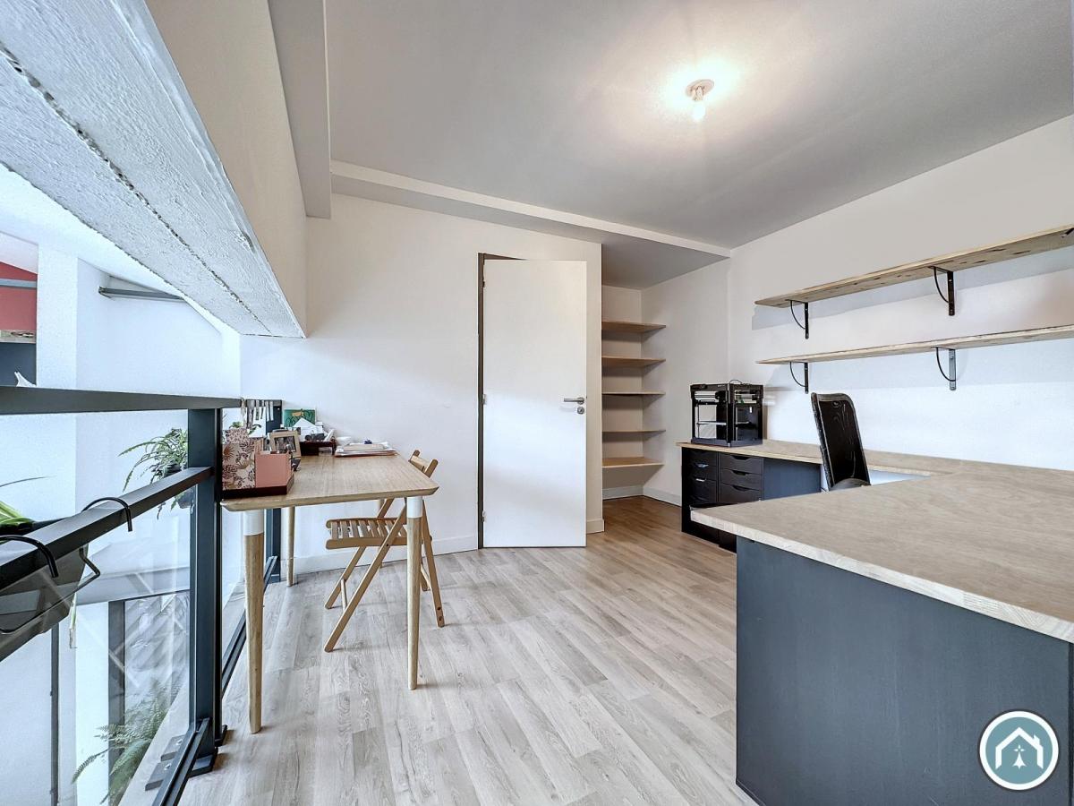 BREST : atypique appartement T6 bis industriel avec garage