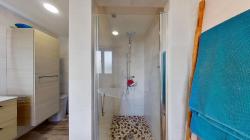 LOPERHET : Maison de plain pied T7 et un T2 indépendant avec un grand garage et un atelier au coeur du bourg