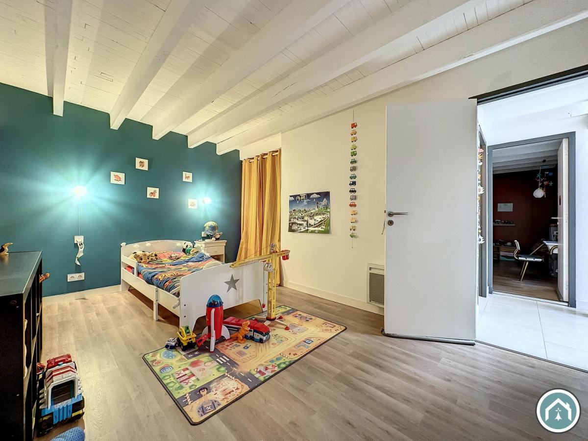 BREST : atypique appartement T6 bis industriel avec garage