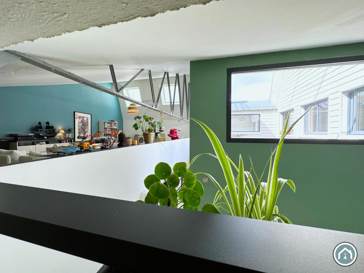 BREST : atypique appartement T6 bis industriel avec garage