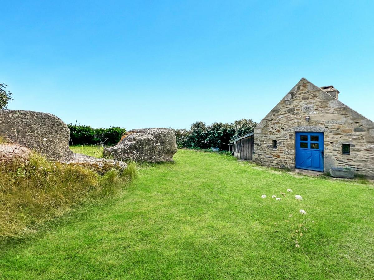 PORSPODER : MAGNIFIQUE VUE MER POUR CE COSY PENTY AVEC JARDIN ROCHERS TYPIQUES ET TERRASSE PANORAMIQUE