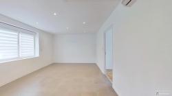 LOPERHET : Maison de plain pied T7 et un T2 indépendant avec un grand garage et un atelier au coeur du bourg