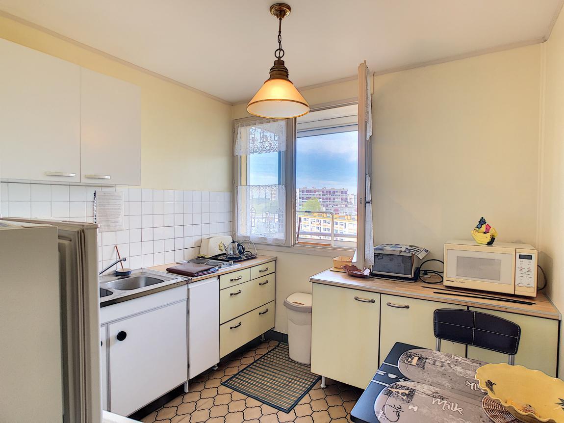 BREST : ideal investisseur, joli appartement T2 meublé + parking privé