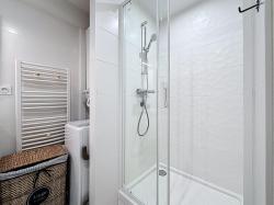 CENTRE-VILLE : joli appartement deux chambres, garage en meublé