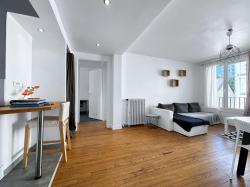 PROXIMITE CENTRE-VILLE : AGRÉABLE APPARTEMENT DEUX CHAMBRES AVEC MOBILIER