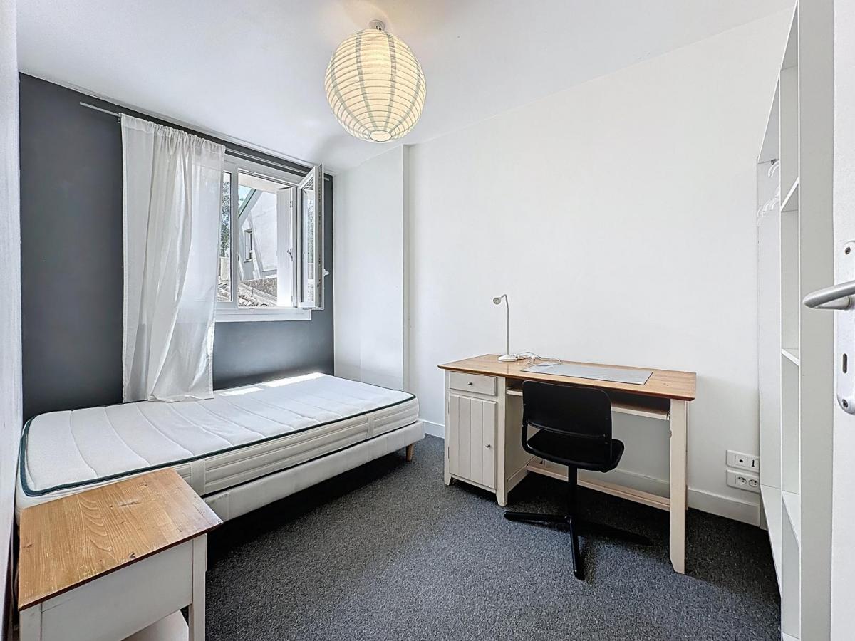 PROXIMITE CENTRE-VILLE : AGRÉABLE APPARTEMENT DEUX CHAMBRES AVEC MOBILIER