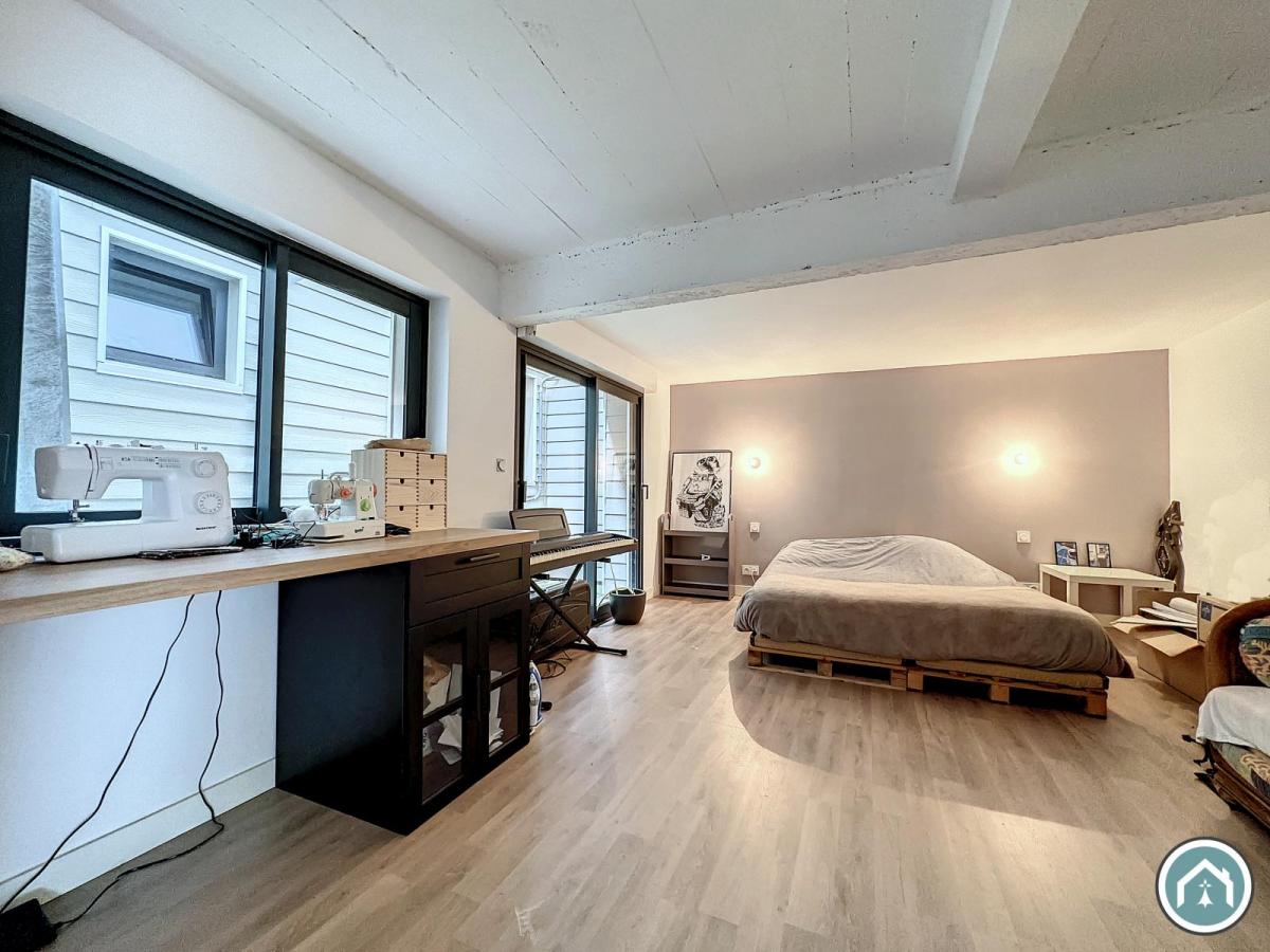 BREST : atypique appartement T6 bis industriel avec garage