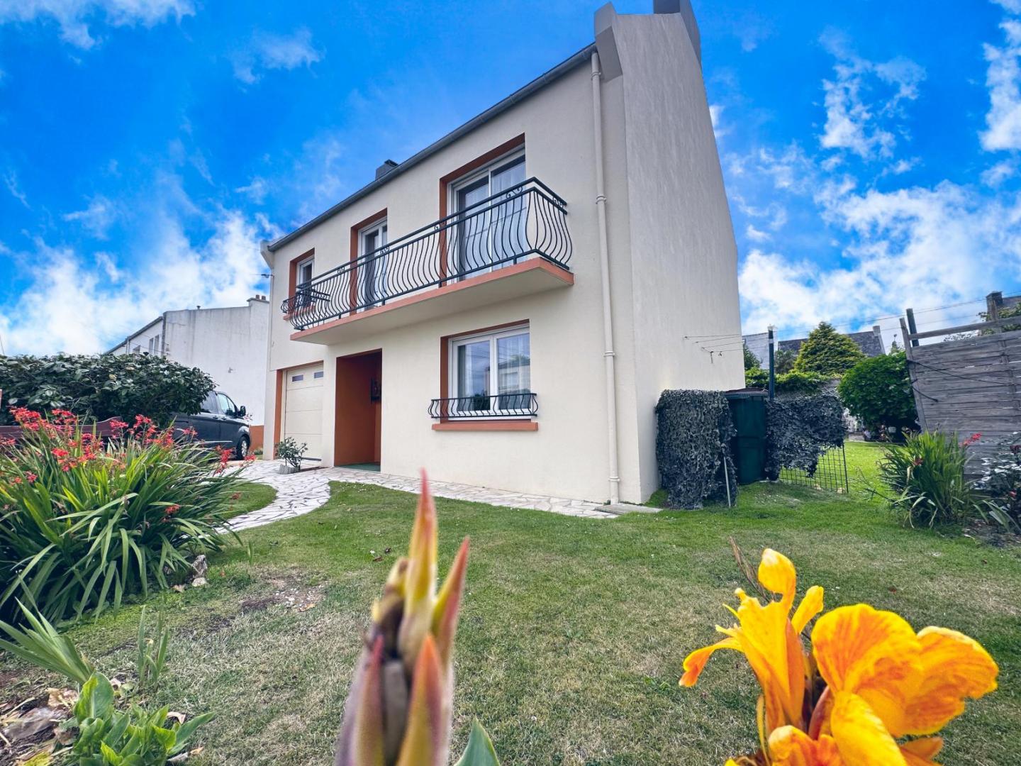 BREST : jolie propriété avec maison T6 non mitoyenne et jardin clos