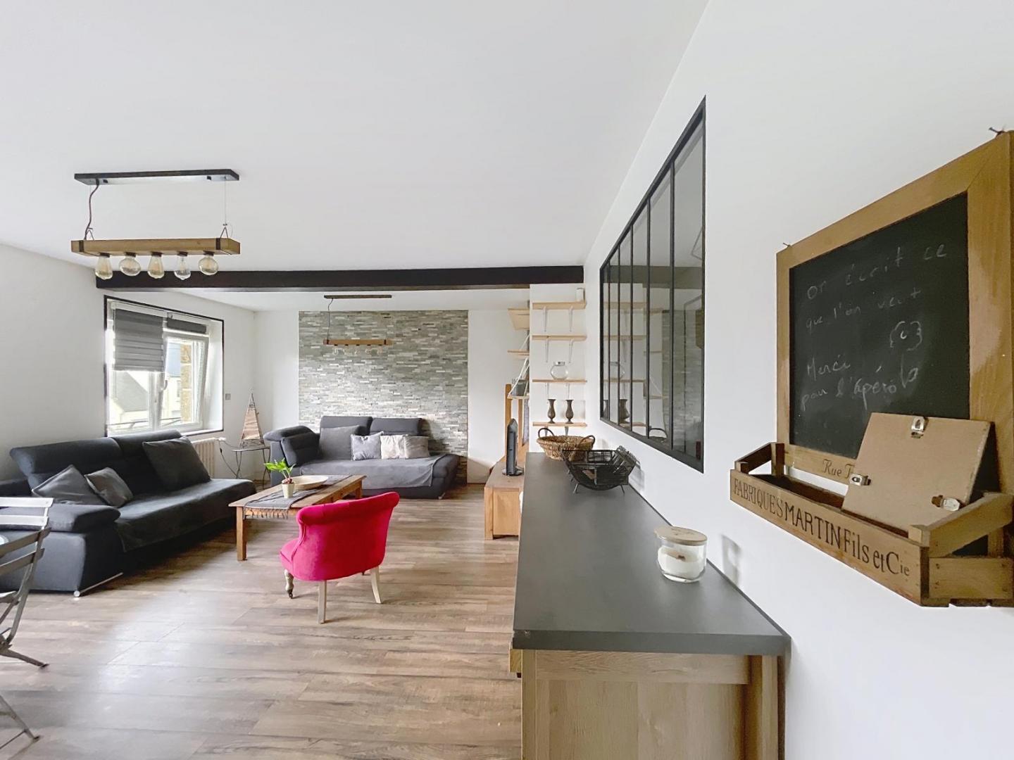 PLOUDALMEZEAU : BELLE MAISON T7 SUR SOUS SOL COMPLET AVEC DOUBLE SÉJOUR, 5 CHAMBRES
