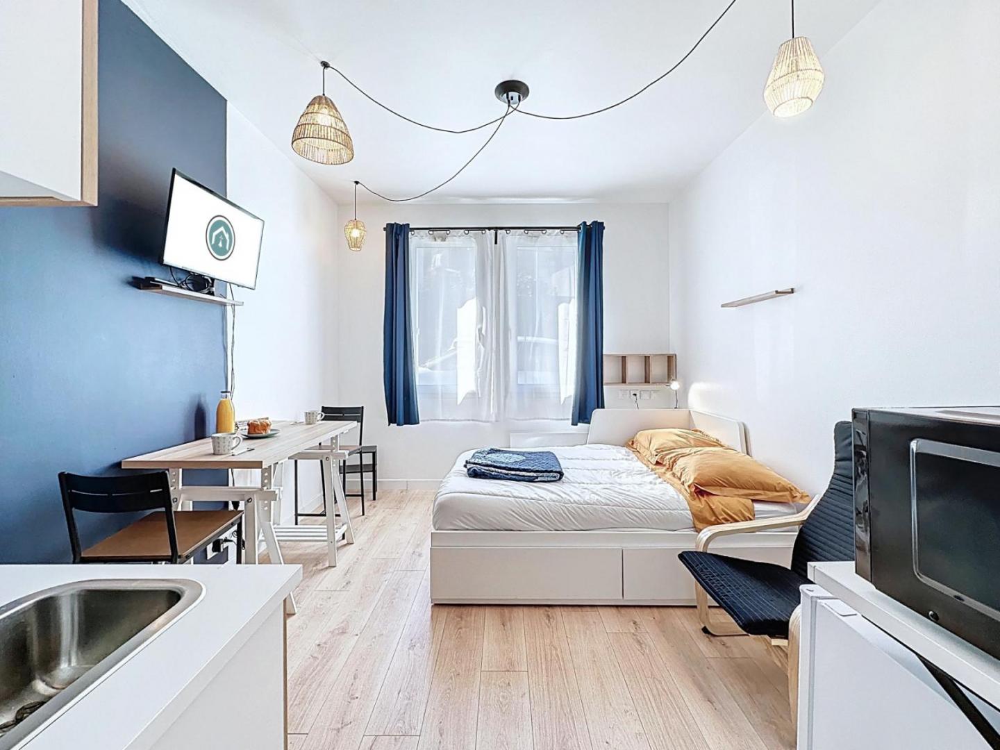 BREST : À louer studio récent, meublé de 18 m² avec parking privatif