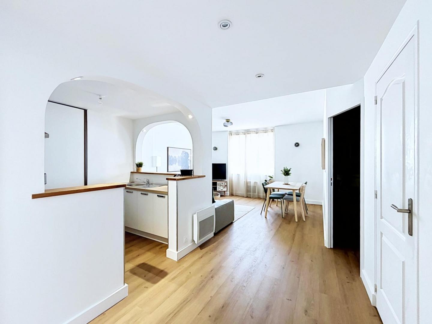 HYPER-CENTRE: À LOUER BEL APPARTEMENT MEUBLÉ T4 DE 54M²