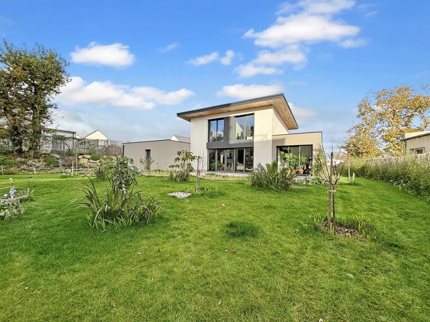 GUIPAVAS : Belle contemporaine d'architecte 7 pièces en viager