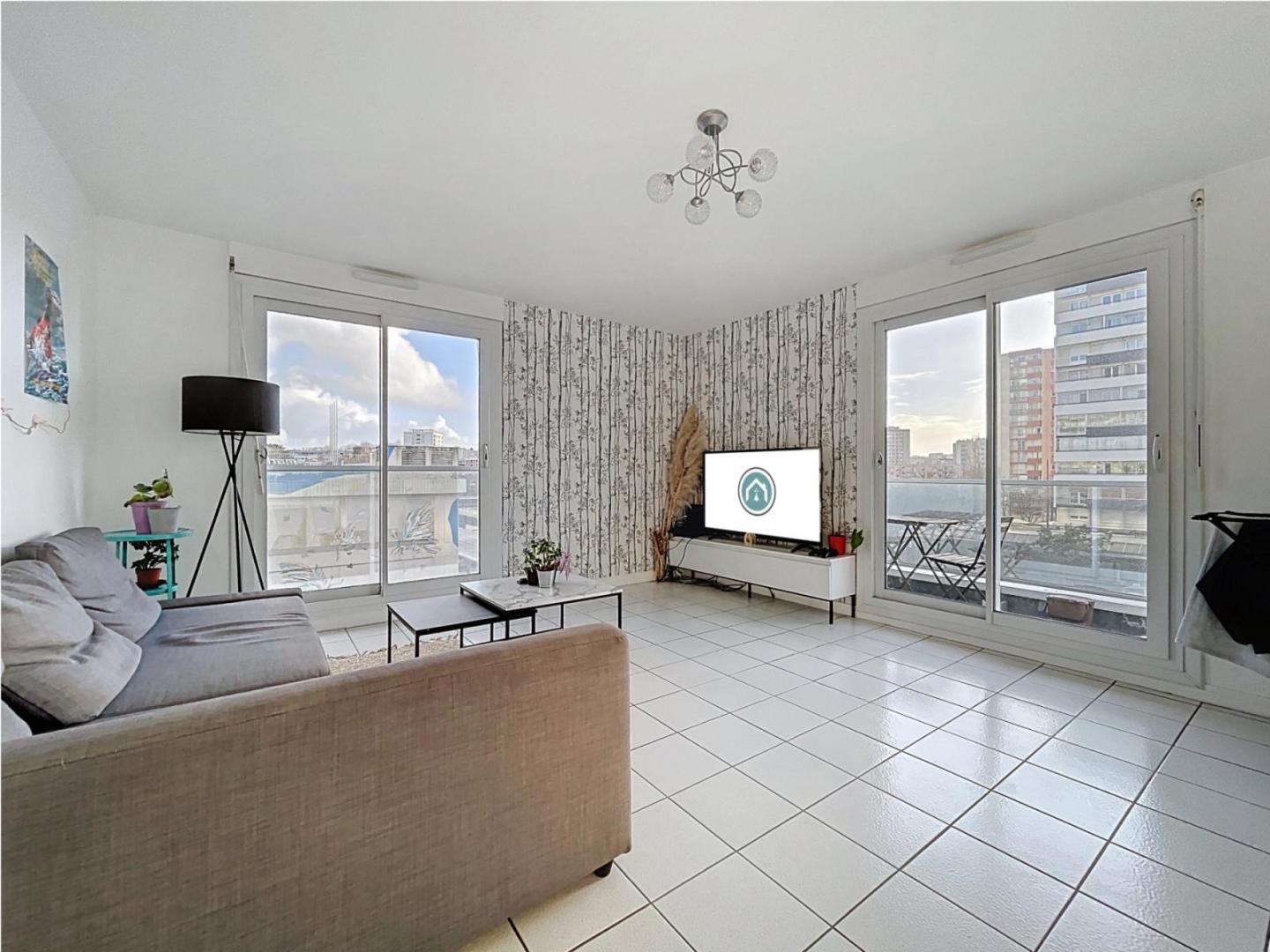 BEL APPARTEMENT T4 AVEC TRIPLE EXPOSITION ET GRAND BALCON
