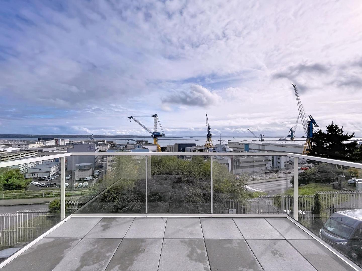 BREST : A LOUER T3  VUE MER PANORAMIQUE EN MEUBLE