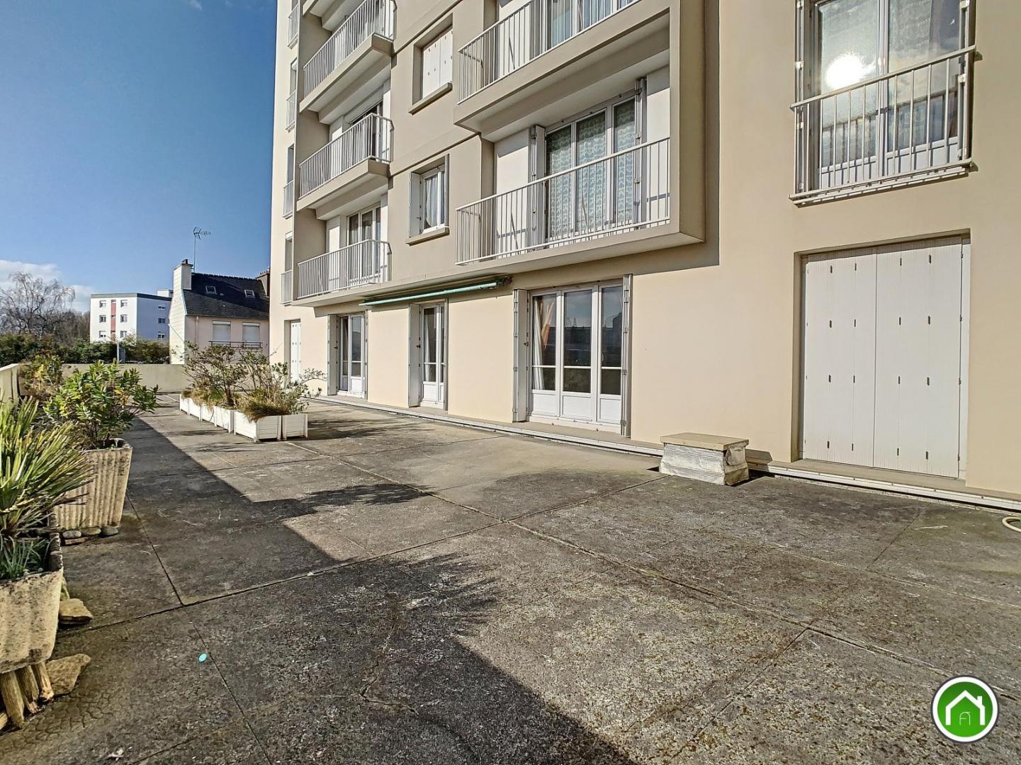 BREST : très bel appartement t6/7 avec accès privatif, 120m² de terrasse et son garage 