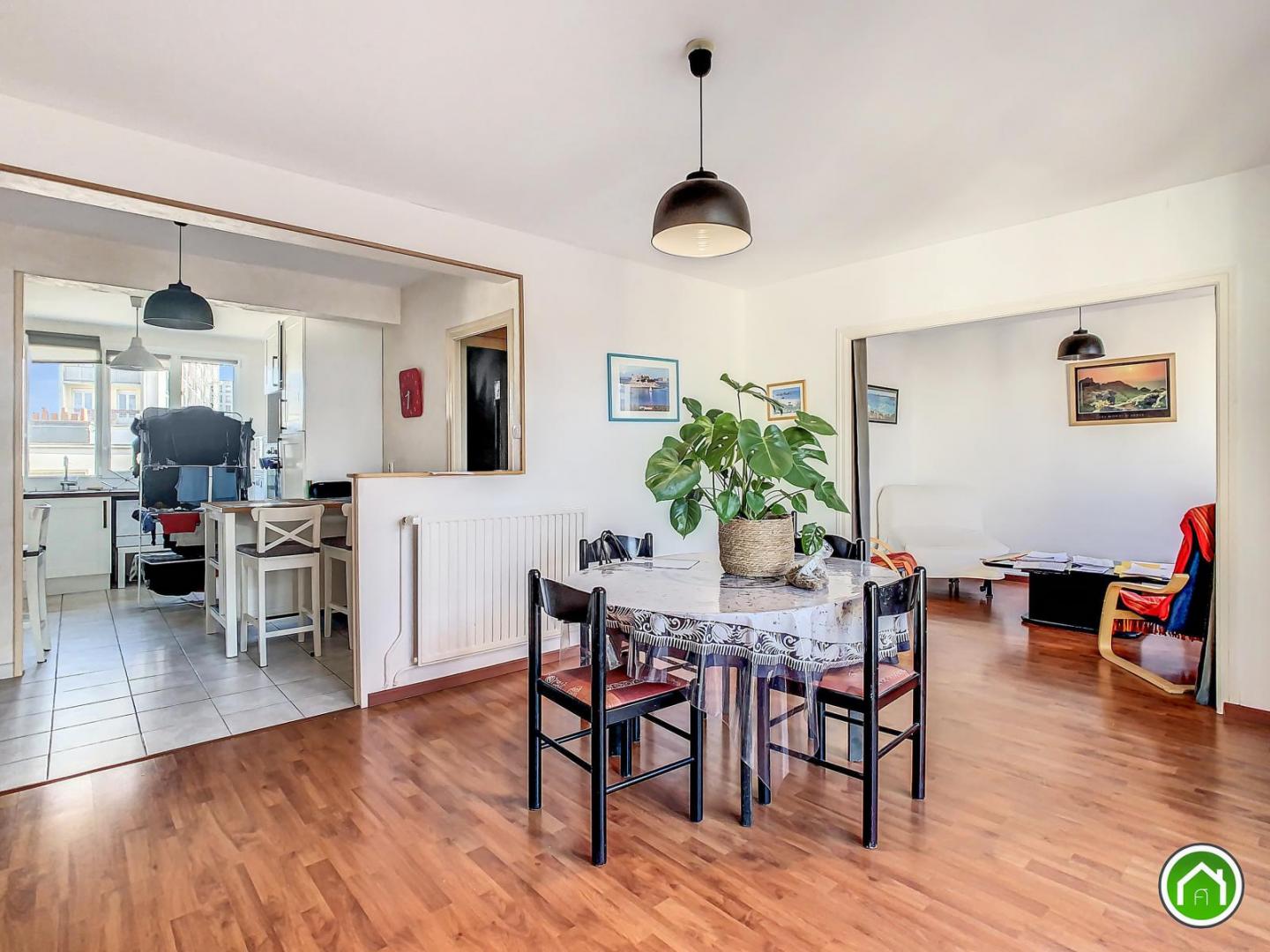  Brest Centre : Bel appartement T5 avec double séjour et place de parking